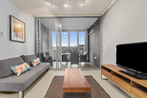 Apartment | Living room - Stylish Apartment With Balcony and Pool (Brisbane)