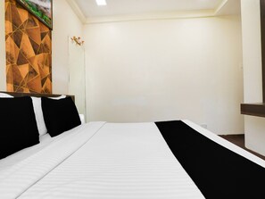 Room - Hotel O Palkhi Road Near Sai Baba (Rahata)