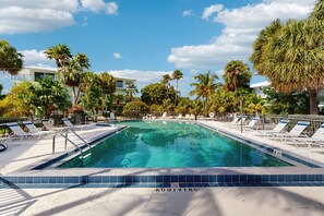 A heated pool - Oceanside condo with heated pool, tennis courts & great location (Marathon)