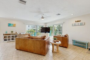 TV - Oceanside condo with heated pool, tennis courts & great location (Marathon)