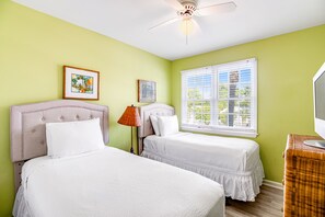 Iron/ironing board, free WiFi, bed sheets - Snowbird-friendly condo with private balcony, garden views, W/D, on-site pool (Key West)
