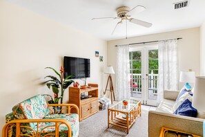 TV, books - Snowbird-friendly condo with private balcony, garden views, W/D, on-site pool (Key West)