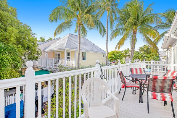 Outdoor dining - Snowbird-friendly condo with private balcony, garden views, W/D, on-site pool (Key West)