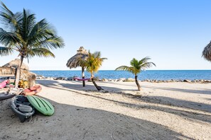 Beach - Spacious Townhome - Pool, Tennis & Marina - Central AC, WiFi & Snowbird-Friendly (Key Largo)