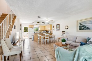 TV - Spacious Townhome - Pool, Tennis & Marina - Central AC, WiFi & Snowbird-Friendly (Key Largo)