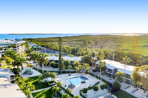 Exterior - Spacious Townhome - Pool, Tennis & Marina - Central AC, WiFi & Snowbird-Friendly (Key Largo)