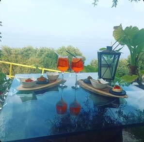 تناول الطعام بالخارج