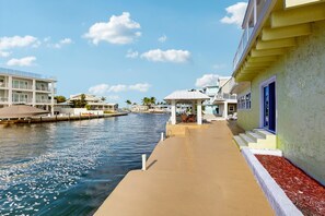 Exterior - Canal Front Gem W/ Private Dock, PS4, Free WiFi, & Expansive Balcony W/ Views (Key Largo)