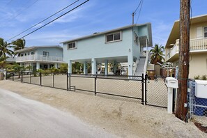 Exterior - Spacious canal-front home with balcony - monthly rental (Key Largo)