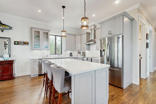 Fridge, microwave, oven, stovetop - Coastal Chic Snowbird-Friendly Home with Central AC, High-Speed WiFi, and Washer/Dryer (Key Largo)
