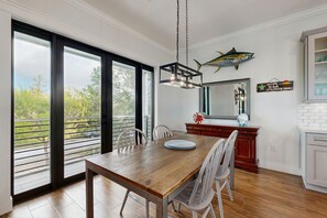 Dining - Coastal Chic Snowbird-Friendly Home with Central AC, High-Speed WiFi, and Washer/Dryer (Key Largo)