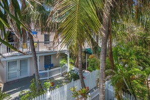 Terrace/patio - Cheery Beach Getaway Near Local Attractions - Pool & Easy Beach Access (Key West)