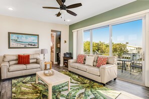 TV - Beautiful waterfront home with central AC, dock, lovely balcony & patio (Big Pine Key)