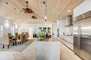 Dining - Sublimely private luxury home with enveloping oceanfront views near Key West (Sugarloaf Key)