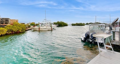 Newly remodeled, bayfront studio with dock, views & open water access