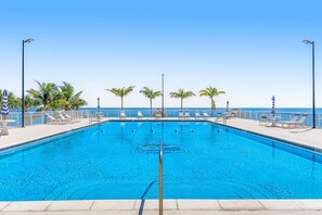 Pool - New studio with oceanfront pool, picnic areas, & great views (Marathon)