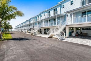 Exterior - New studio with oceanfront pool, picnic areas, & great views (Marathon)