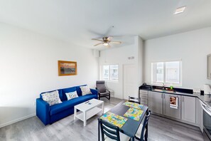 Smart TV - New studio with oceanfront pool, picnic areas, & great views (Marathon)