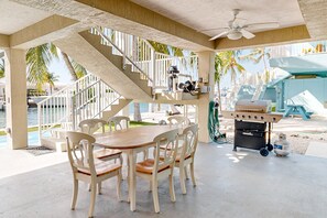 Outdoor dining - Waterfront Half-Duplex with 30-Ft. Dock, Sitting Pool, and Private Beach Access (Key Colony Beach)