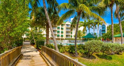 Dog-friendly condo with pool, hot tub, balcony, central AC, W/D, & fitness room