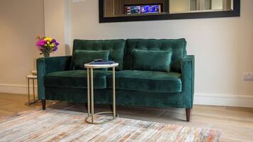 Deluxe Apartment, 2 Bedrooms, City View | Ruang tamu