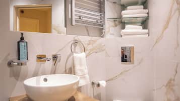 Deluxe Apartment, 2 Bedrooms, City View | Bathroom | Free toiletries, hair dryer, towels, soap