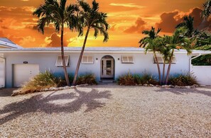 Exterior - Waterfront home with private heated pool, dock, canal views, grill, AC (Marathon)
