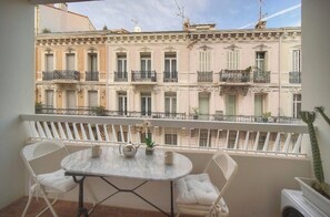 Outdoor dining - FRGK victoria 3 (Cannes)