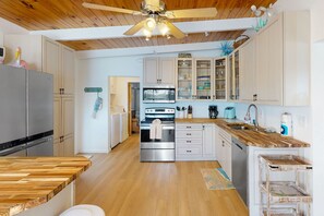 Fridge, microwave, oven, stovetop - Saylor's Bay | House in Key Colony Beach with ocean views (Key Colony Beach)