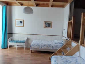 5 bedrooms, desk, iron/ironing board, travel cot