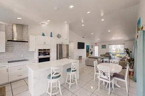 Interior - Gorgeous house with private pool, dock, & pool table (Marathon)
