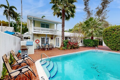 Spacious home with pool & balcony - 1 block from Duval Street