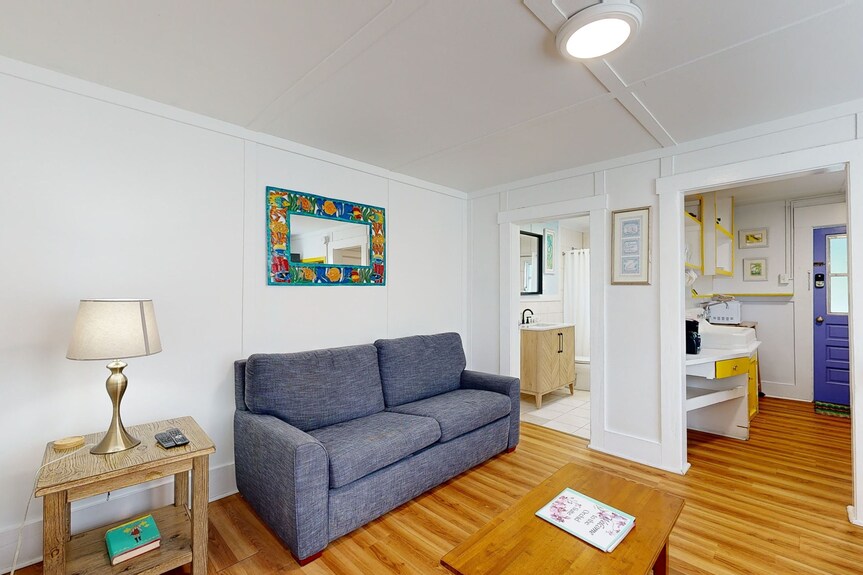 Elegant Condo With Entertainment & Private Parking - Great Central Location - Key West, FL