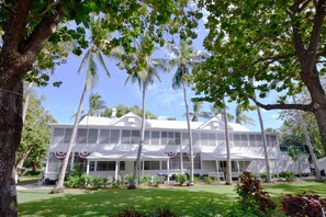 Exterior - Elegant Condo with Entertainment & Private Parking - Great Central Location (Key West)