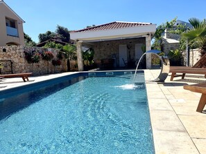 Apartment | Pool - Apartment Mariner 1 With Heated Pool (Nin)