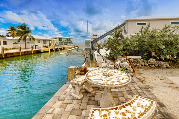 Terrace/patio - Canal-front home remodeled for HGTV with private swimming pool (Marathon)
