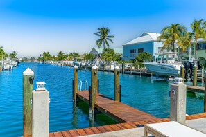 Marina - Enchanting dog-friendly waterfront retreat with pool, hot tub, & amazing views (Key Colony Beach)