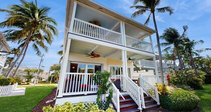 Charming townhome with ocean views, an open porch & steps from the water