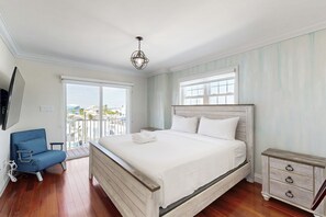 Free WiFi, bed sheets - Waterfront home w/hot tub, gas grill, WiFi, AC, near attractions (Key Largo)