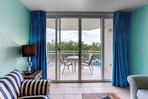 TV - Sunrise Suites Condo with Balcony - Shared Pool, Hot Tub, Tennis, Free Parking (Key West)