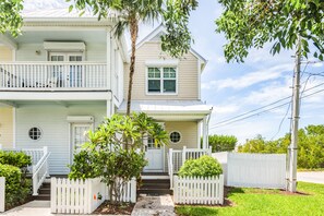 Exterior - Immaculate oceanfront townhouse with ocean view & private beach access (Duck Key)