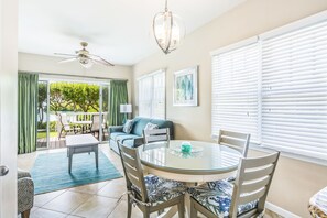 Dining - Immaculate oceanfront townhouse with ocean view & private beach access (Duck Key)