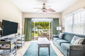 TV, DVD player - Immaculate oceanfront townhouse with ocean view & private beach access (Duck Key)