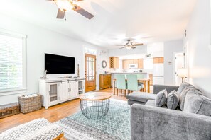 TV - Tranquil tropical retreat with pool, private deck, & W/D - walk to bars/dining (Key West)