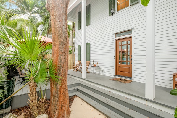 Terrace/patio - Tranquil tropical retreat with pool, private deck, & W/D - walk to bars/dining (Key West)