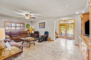 Smart TV, books, stereo - Custom canal-front home with private pool, palapa hut, & outdoor kitchen (Marathon)