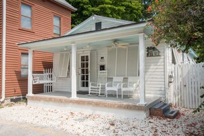 Terrace/patio - Dog-friendly Key West Cottage with Private Hot Tub & Unbeatable Location (Key West)