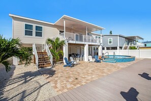 Exterior - Canal-front Dog-Friendly Home with private pool, WiFi, washer/dryer & central AC (Marathon)