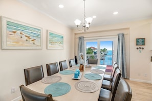 Dining - Canal-front Dog-Friendly Home with private pool, WiFi, washer/dryer & central AC (Marathon)