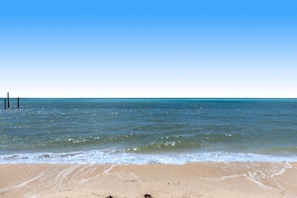 Beach - Waterfront duplex with hot tub, pool, & beach access - W/D, balcony, and grill (Key Colony Beach)